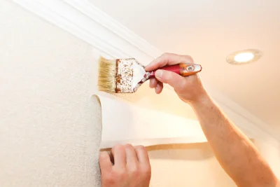 Pose de papier peint à Avot — revêtements muraux et toiles de verre